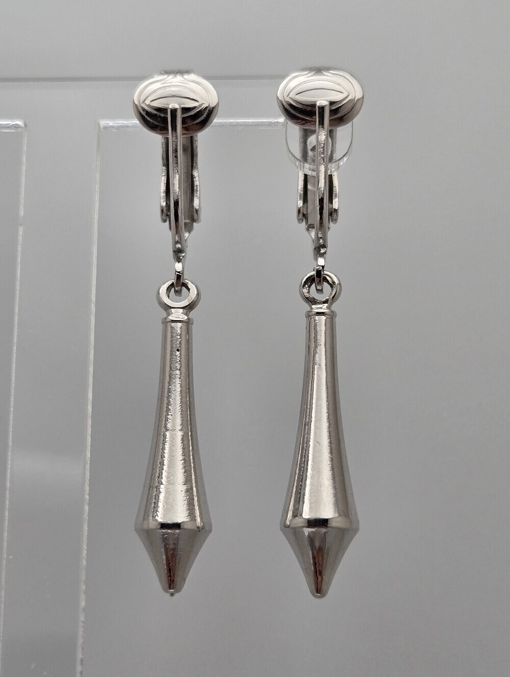Vintage Sarah Coventry Canada Silver Tone Clip On Drop Earrings 1960s Signed